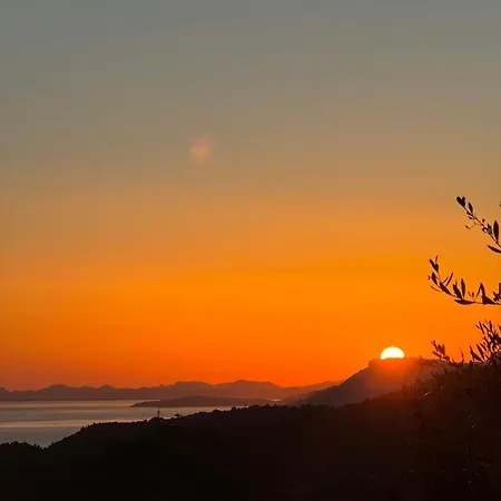 Mediterranean Retreat With Sea View In Dom wakacyjny Seborga