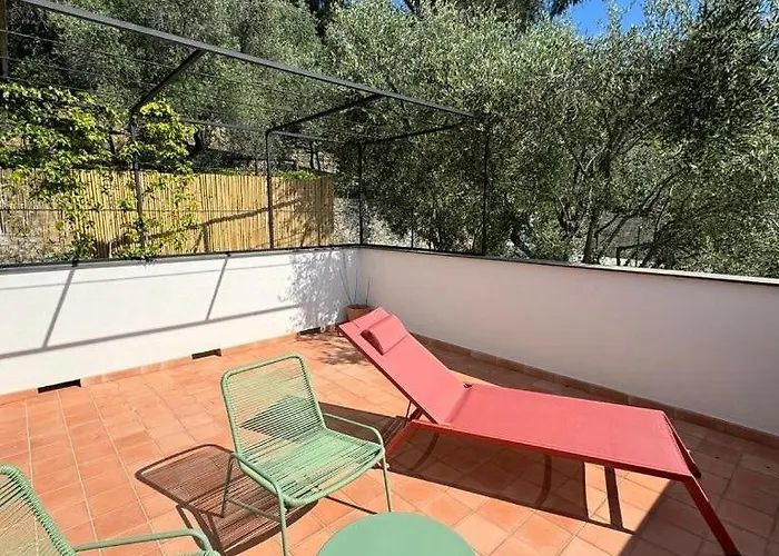 Mediterranean Retreat With Sea View In Сasa de vacaciones