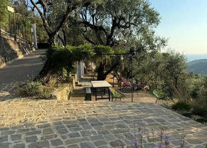 Mediterranean Retreat With Sea View In Сasa de vacaciones Seborga
