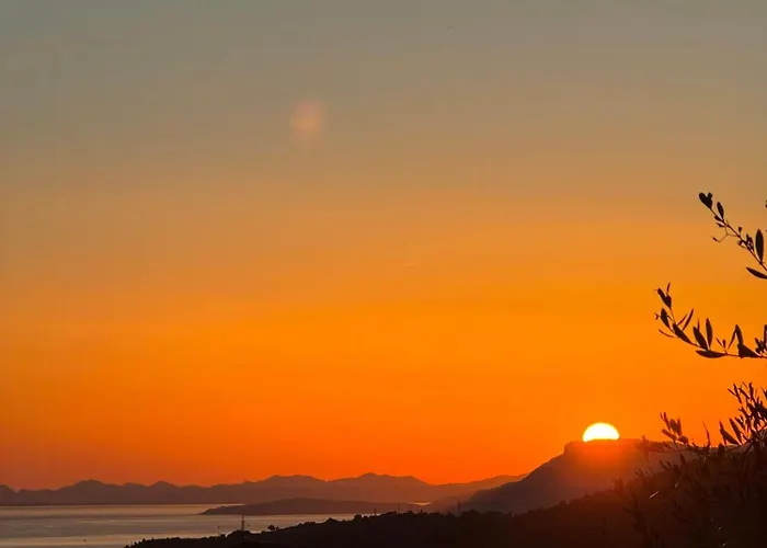 Nyaraló Mediterranean Retreat With Sea View In *